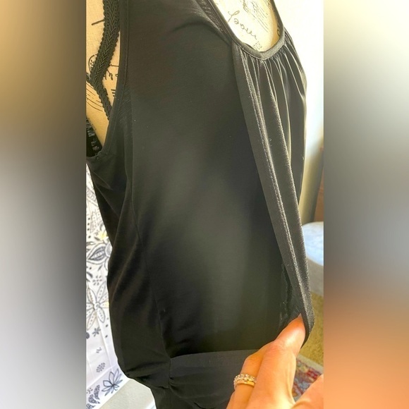 Flattering black tank smocked ruched women’s size L scoop neck - Picture 7 of 8